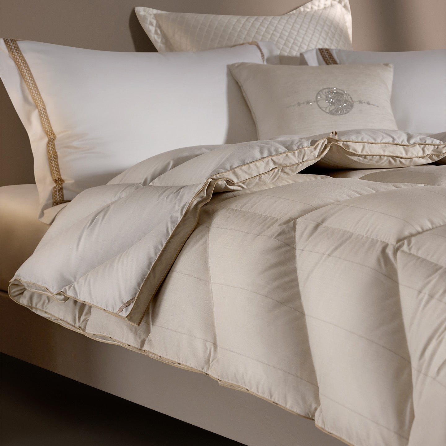 Snowfield 95% Goose Down  Heavy-Weight Quilt